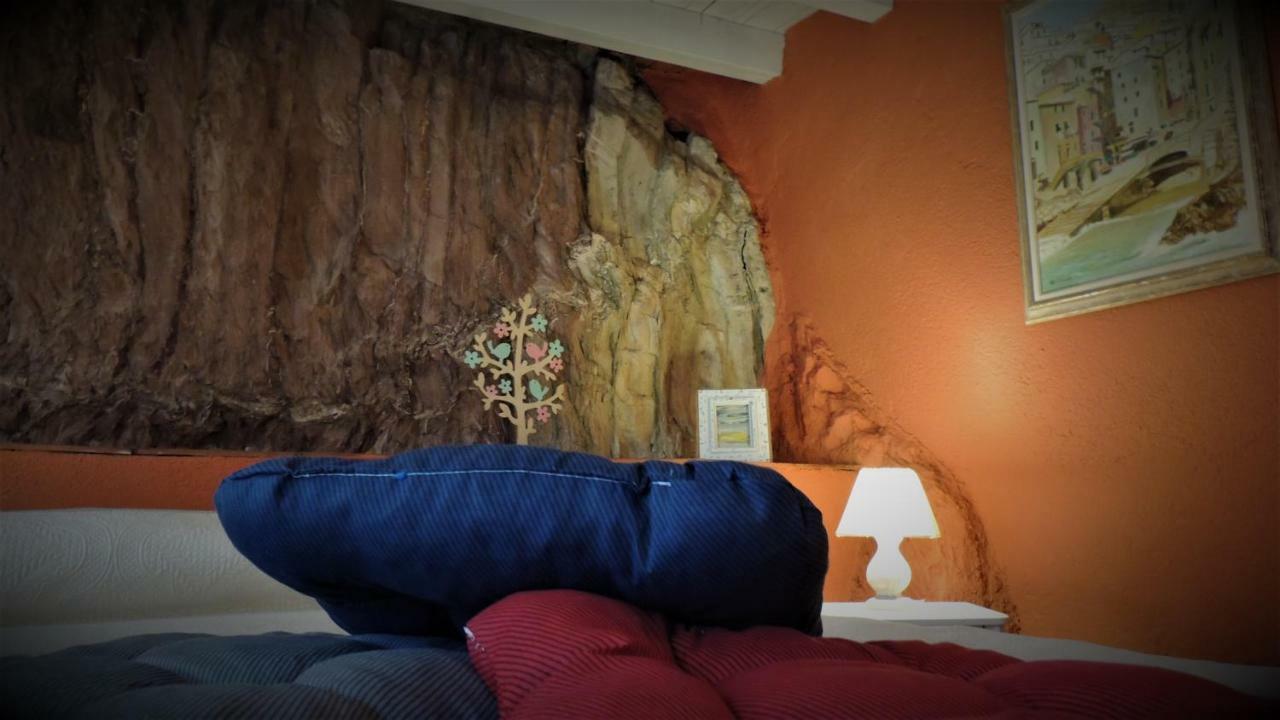 Borgo Di Codeglia - Country Rooms Рикко-дель-Гольфо-ди-Специя Экстерьер фото